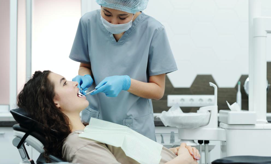 Manfaat Berkunjung ke Dokter Gigi untuk Kesehatan Mulut yang Optimal
